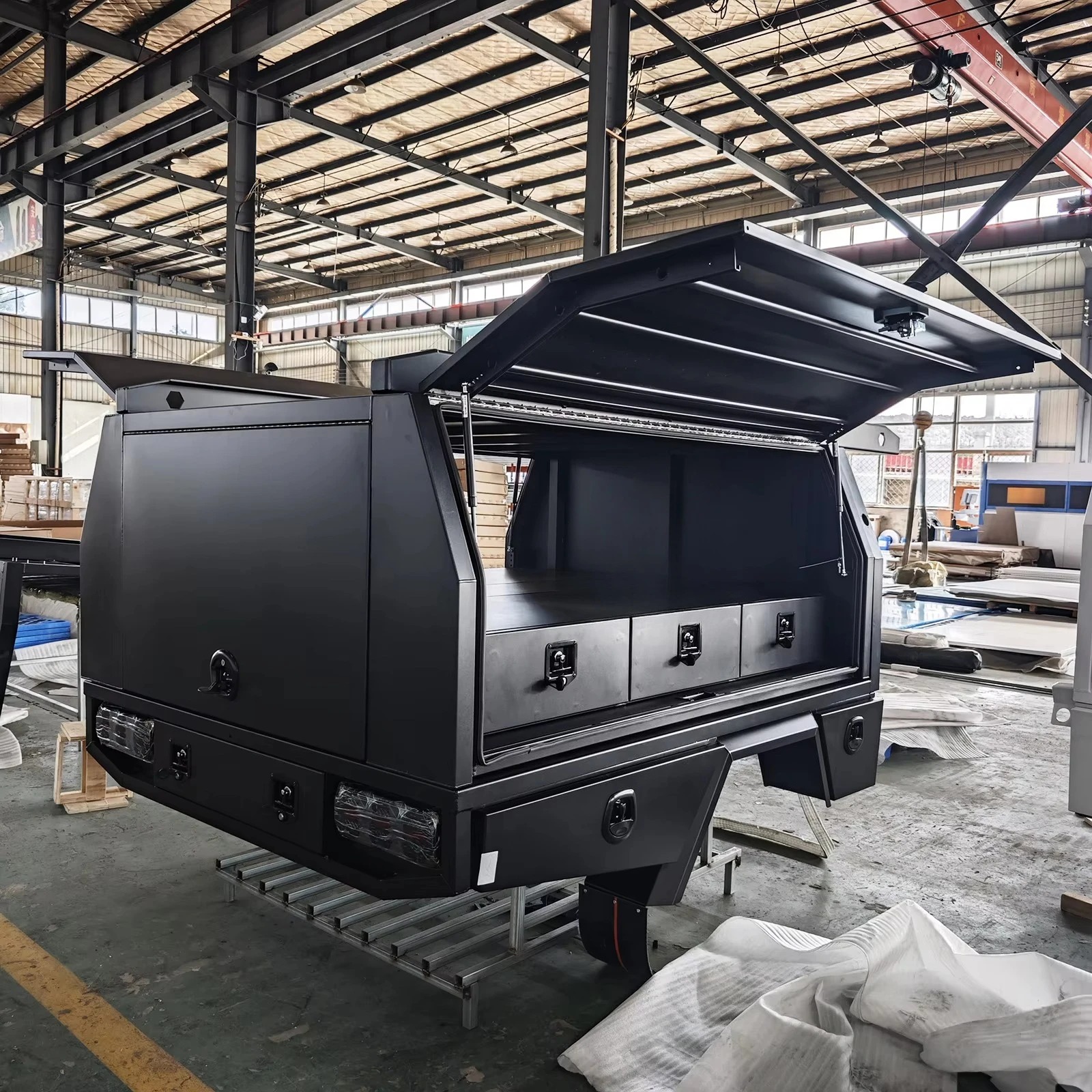 Custom Aluminum Canopy and Tray Combo for 4x4 Off-Road Pickup Trucks